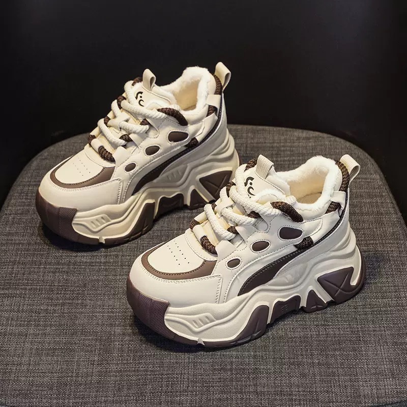 Nuove scarpe da donna 2026 in  - Sneakers Fashion Women recensione e prezzo