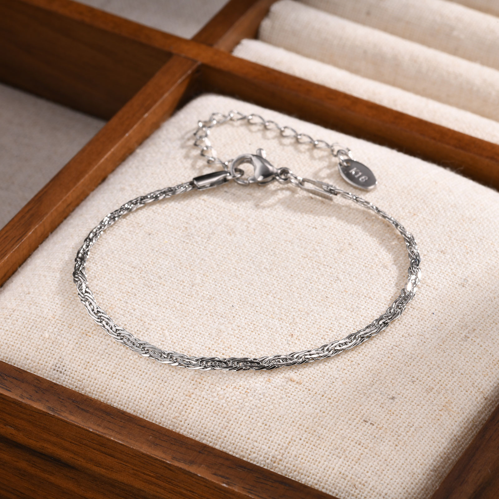 Braccialetti regolabili da 16- - Women'S Fashion In The 1940S recensione e prezzo